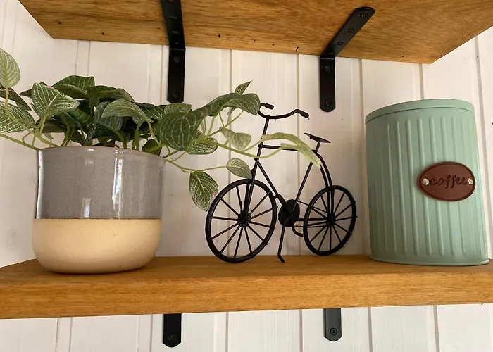 Tiny House 300 Meter Vom Zentrum Entfernt بيت للعطل *