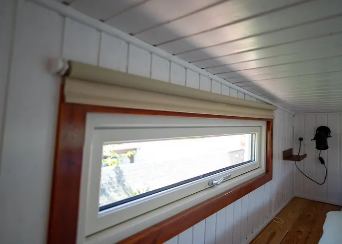 Tiny House 300 Meter Vom Zentrum Entfernt بيت للعطل